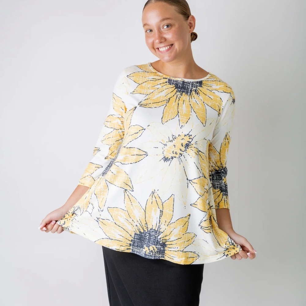 NWT Nuggles Sunflower Lexi Top 3/4 Sleeve